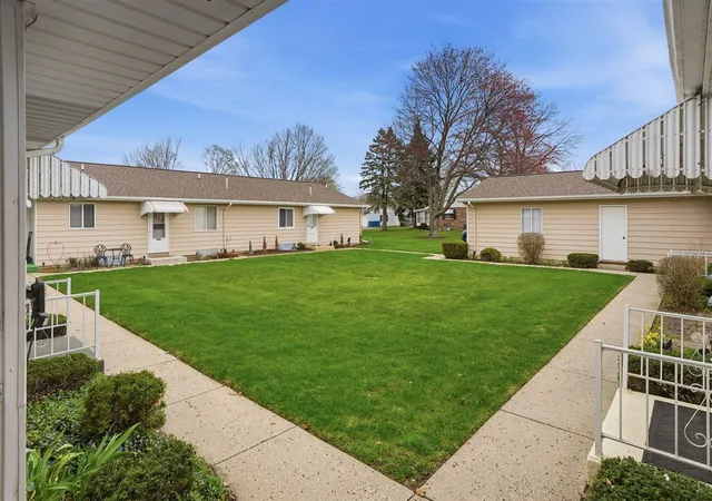 Listing Photo 4 - Condo for sale in building located at 5786 Leisure S Dr, Grand Rapids, MI 49548 - Unit #193