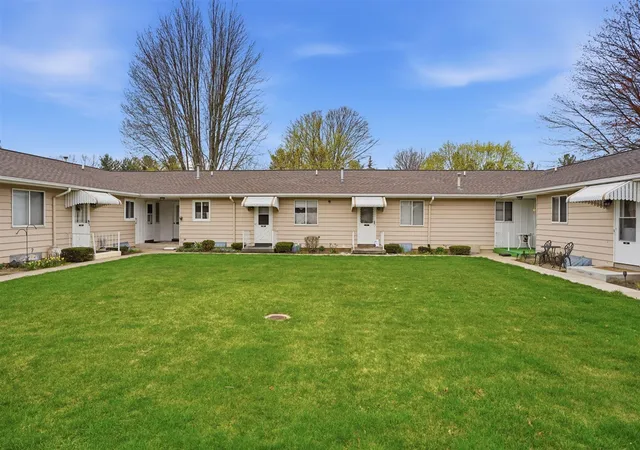 Listing Photo 5 - Condo for sale in building located at 5786 Leisure S Dr, Grand Rapids, MI 49548 - Unit #193
