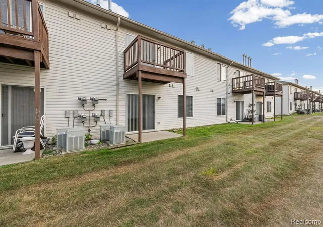 19th image of 30184 Wedgewood Cir, Roseville, MI 48066 | MLS# 61016907