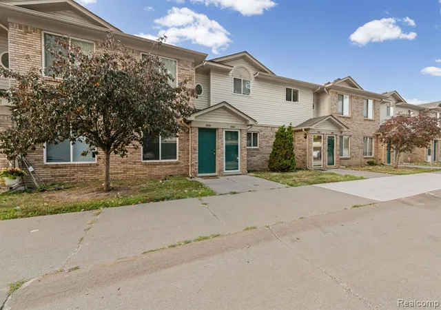 2nd image of 30184 Wedgewood Cir, Roseville, MI 48066 | MLS# 61016907