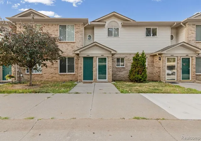 3rd image of 30184 Wedgewood Cir, Roseville, MI 48066 | MLS# 61016907