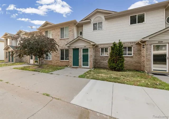 4th image of 30184 Wedgewood Cir, Roseville, MI 48066 | MLS# 61016907