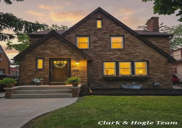 1st image of 425 West St, Lansing, MI 48915 | MLS# 70540812