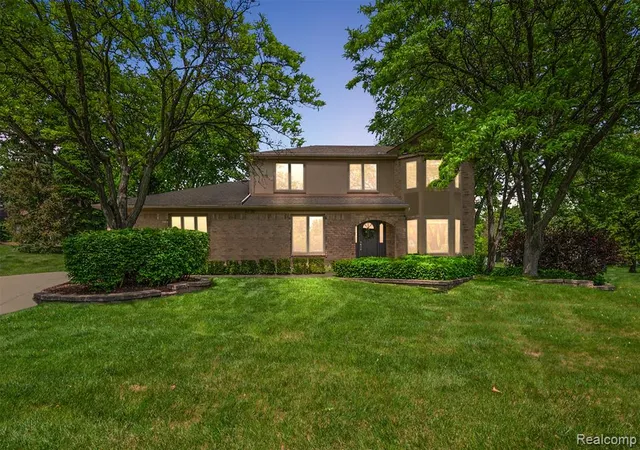 1st image of 6730 Whiting Dr, Troy, MI 48098 | MLS# 60400534