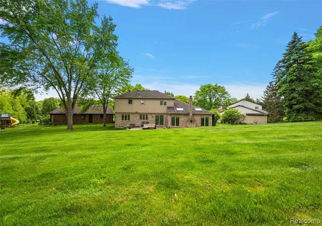 4th image of 6730 Whiting Dr, Troy, MI 48098 | MLS# 60400534