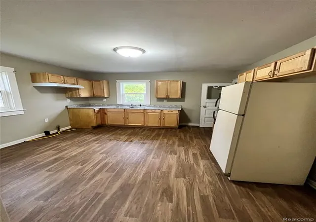 Photo 3 of Single family home for sale at 1720 N Oakley St, Saginaw, MI 48602 | MLS# 60399782 | Listing updated on 2025-12-22