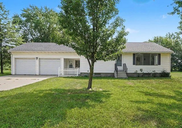 2nd image of 746 N Huron Rd, Linwood, MI 48634 | MLS# 50218102