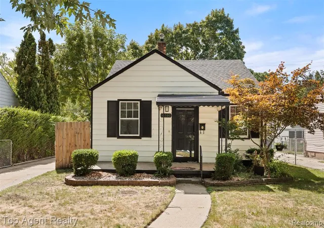 Homes for sale in Harper Woods, MI | 18580 Washtenaw St, Harper Woods, MI 48225 2146 | MLS# 60934727