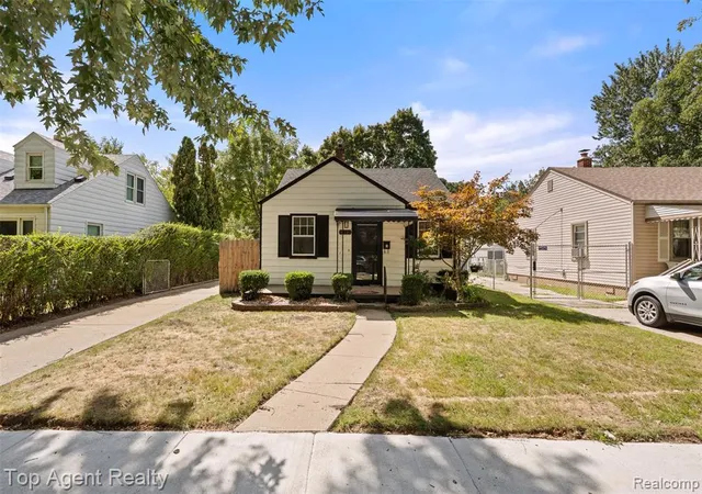 Homes for sale in Harper Woods, MI | 18580 Washtenaw St, Harper Woods, MI 48225 2146 | MLS# 60934727