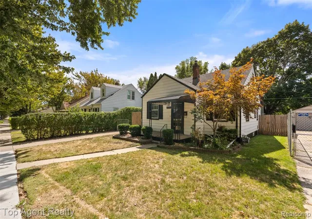 Homes for sale in Harper Woods, MI | 18580 Washtenaw St, Harper Woods, MI 48225 2146 | MLS# 60934727