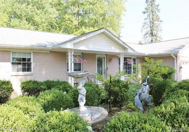2nd image of 6258 Meadowwood Ln, Grand Blanc, MI 48439 9024 | MLS# 61024425