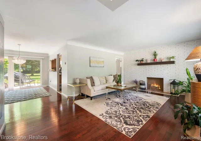 Photo 2 of Sale Pending at 26095 Rangemore St, Southfield, MI 48033 3418 | MLS# 61024983 | Listing updated on 2026-09-04