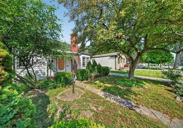 Photo 3 of Single family home for sale at 28805 Melvin St, Roseville, MI 48066 4216 | MLS# 61011356 | Listing updated on 2026-08-28