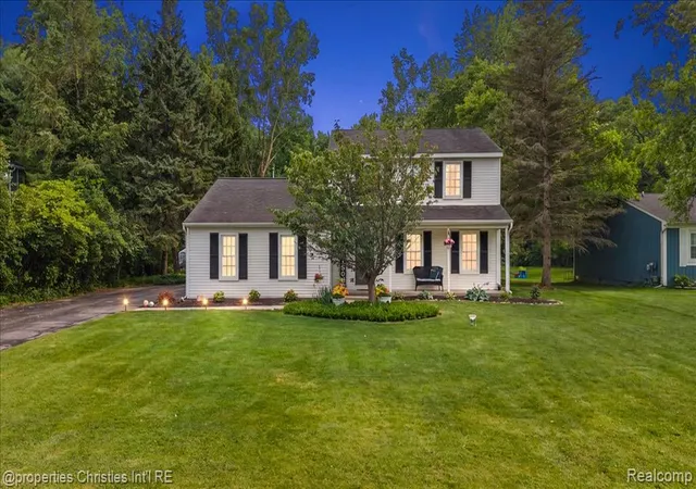 Homes for sale in New Hudson, MI | 60629 Town Square St, New Hudson, MI 48165 | MLS# 61009090