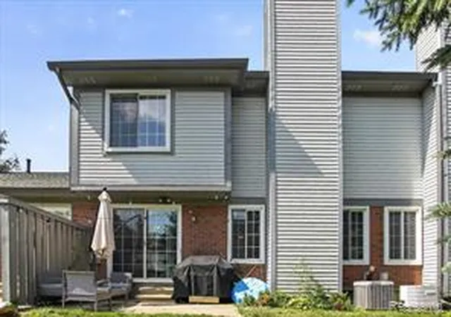Homes for sale in Walled Lake, MI | 532 Winwood Cir, Walled Lake, MI 48390 | MLS# 61009514
