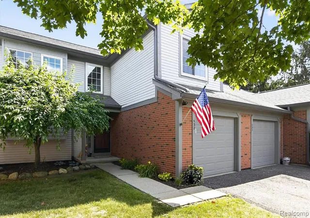 2nd image of 532 Winwood Cir, Walled Lake, MI 48390 | MLS# 61009514