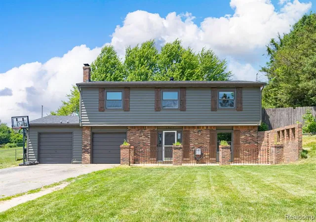 Photo 1 of Single family home for sale at 4069 Loch Dr, Highland, MI 48357 | MLS# 61008058 | Listing updated on 2026-08-20