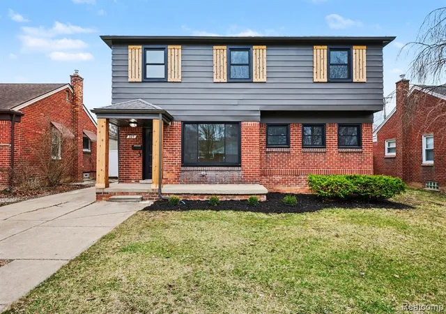2nd image of 327 Normandy Rd, Royal Oak, MI 48073 5111 | MLS# 60984296