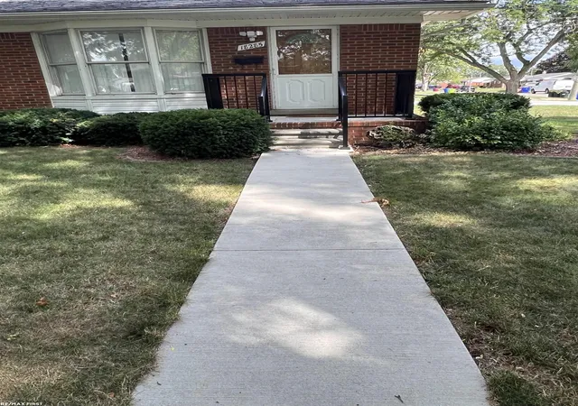 Photo 3 of Single family home for sale at 18285 Breezeway Dr, Fraser, MI 48026 | MLS# 50220088 | Listing updated on 2026-08-31