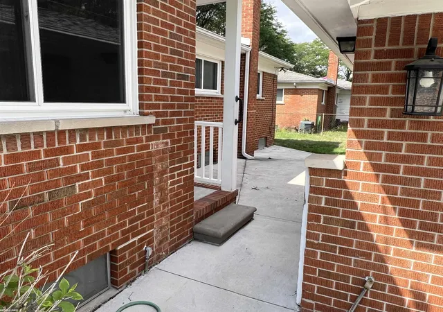 Photo 4 of Single family home for sale at 18285 Breezeway Dr, Fraser, MI 48026 | MLS# 50220088 | Listing updated on 2026-08-31