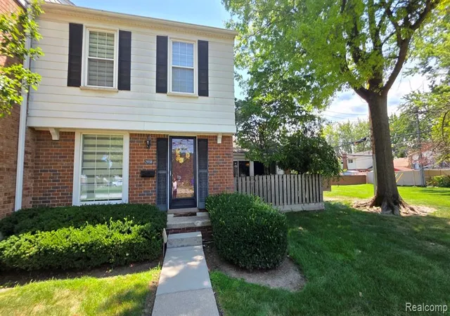 2nd image of 21150 Beaconsfield St, Saint Clair Shores, MI 48080 | MLS# 61010540