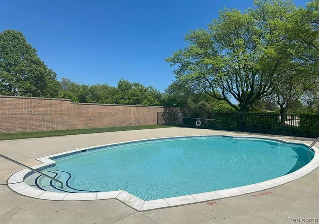 33rd image of 21150 Beaconsfield St, Saint Clair Shores, MI 48080 | MLS# 61010540