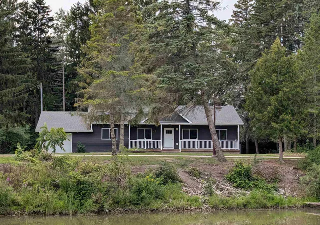Photo 2 of Single family home for sale at 229 Water St, Au Gres, MI 48703 | MLS# 80072331 | Listing updated on 2026-08-16