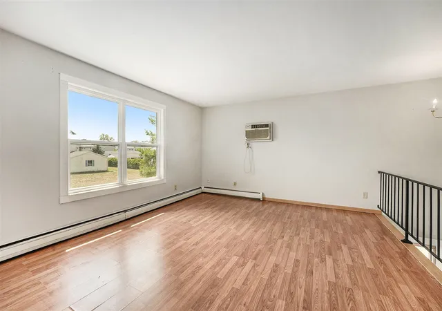 Photo 3 of Sale Pending at 403 Stratford Wy, Holland, MI 49423 | MLS# 70488304 | Listing updated on 2025-11-24