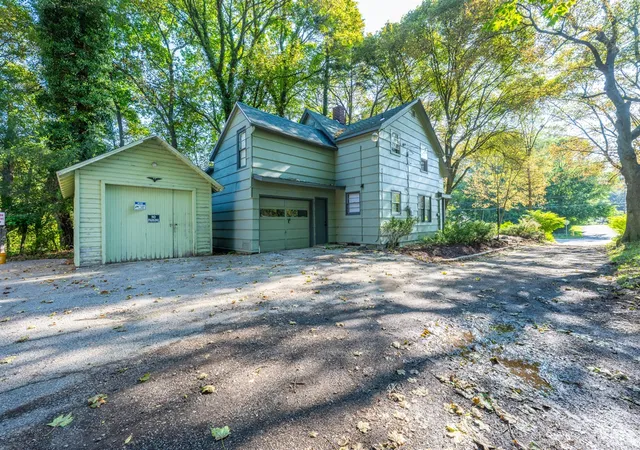 Photo 3 of Multi family home for sale at 1298 Colfax Ave, Benton Harbor, MI 49022 | MLS# 70550919 | Listing updated on 2026-08-28