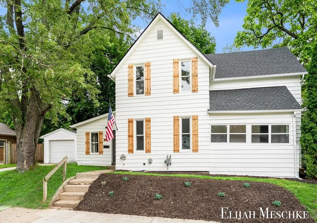 Photo 3 of Sale Pending at 801 Coldbrook St, Grand Rapids, MI 49503 | MLS# 70552544 | Listing updated on 2026-08-22