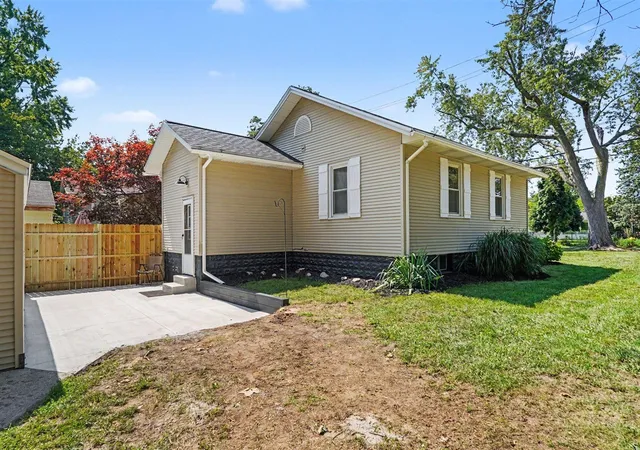 Photo 3 of Sale Pending at 934 Diamond Ave, Grand Rapids, MI 49503 | MLS# 70555682 | Listing updated on 2026-09-17