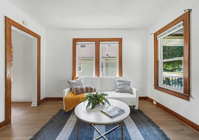 Photo 4 of Sale Pending at 934 Diamond Ave, Grand Rapids, MI 49503 | MLS# 70555682 | Listing updated on 2026-09-17