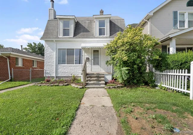 Homes for sale in Lincoln Park, MI | 1507 11 Cleophus Pkwy, Lincoln Park, MI 48146 | MLS# 61010362