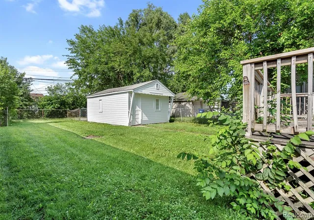 Homes for sale in Lincoln Park, MI | 1507 11 Cleophus Pkwy, Lincoln Park, MI 48146 | MLS# 61010362