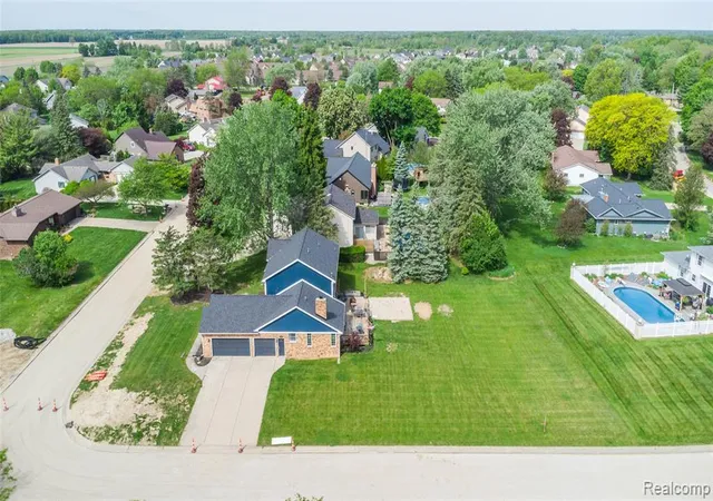 43rd image of 9359 Lochmoor Dr, Davison, MI 48423 | MLS# 60995307