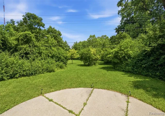 25th image of 25760 Southwood Dr, Southfield, MI 48075 2049 | MLS# 61009918