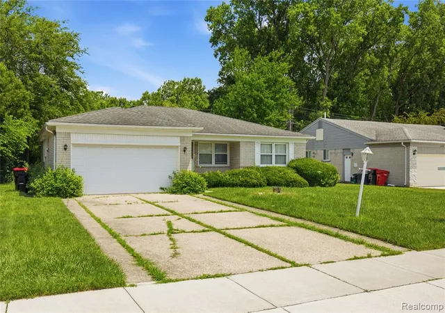 2nd image of 25760 Southwood Dr, Southfield, MI 48075 2049 | MLS# 61009918