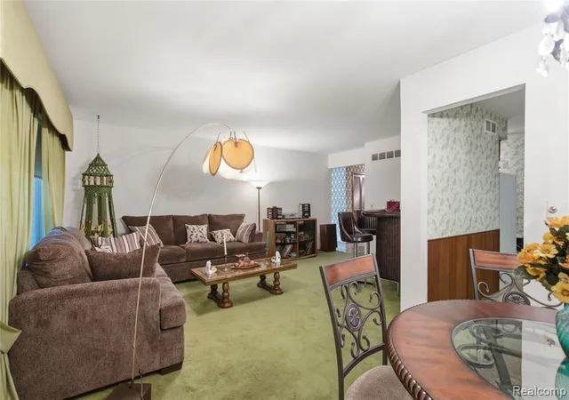5th image of 25760 Southwood Dr, Southfield, MI 48075 2049 | MLS# 61009918