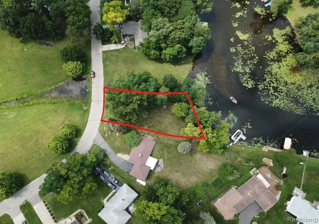 1st image of 3306 Indianview Dr, Waterford, MI 48329 | MLS# 61022138
