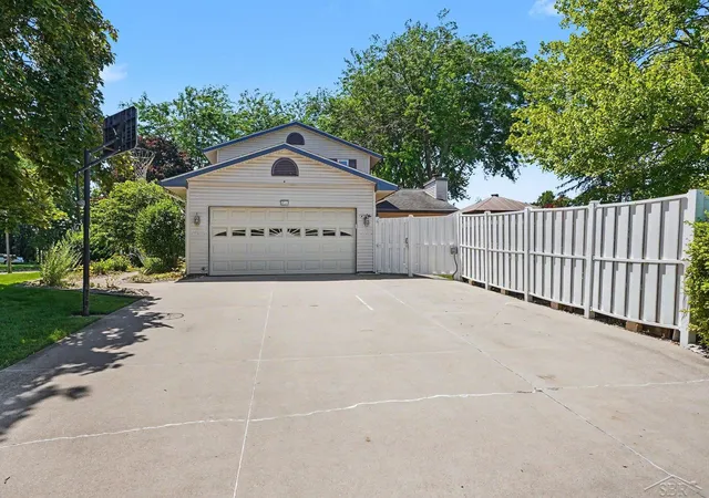 Homes for sale in Saginaw, MI | 831 Mayflower Dr, Saginaw, MI 48638 | MLS# 50214118