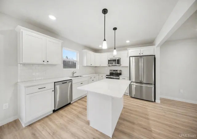 Photo 4 of Single family home for sale at 523 S 32Nd St, Escanaba, MI 49829 | MLS# 50220058 | Listing updated on 2026-08-27
