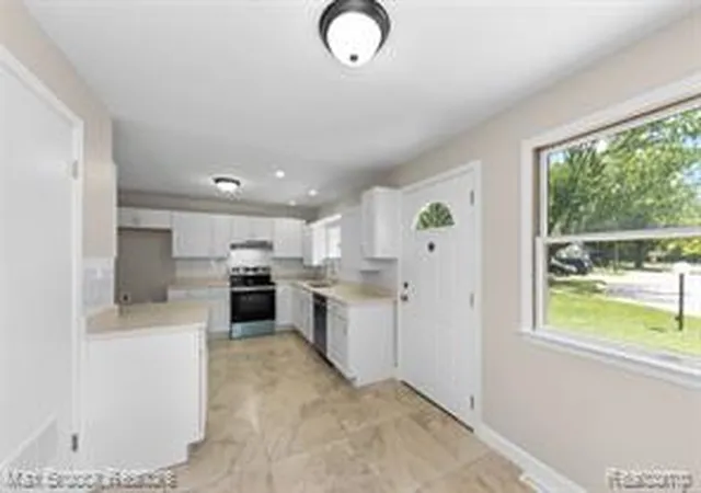 Homes for sale in Westland, MI | 33812 Casco Ct, Westland, MI 48186 | MLS# 61008909