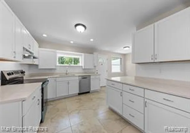 Homes for sale in Westland, MI | 33812 Casco Ct, Westland, MI 48186 | MLS# 61008909