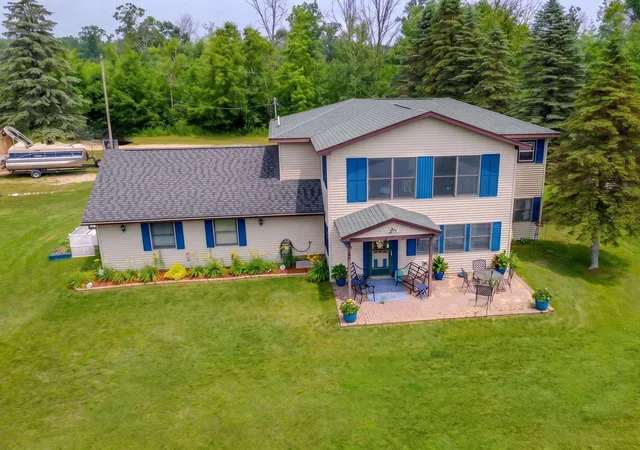 3rd image of 567 Mary Ln, Harrison, MI 48625 | MLS# 50213271