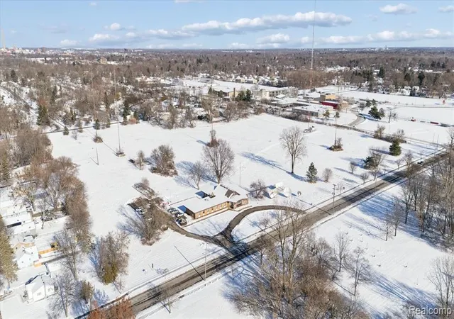 1st image of 600 W Cavanaugh Rd, Lansing, MI 48910 | MLS# 60965935