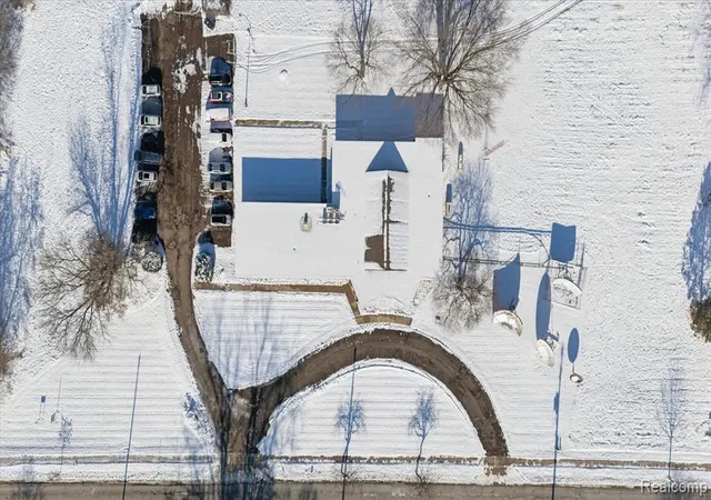 2nd image of 600 W Cavanaugh Rd, Lansing, MI 48910 | MLS# 60965935