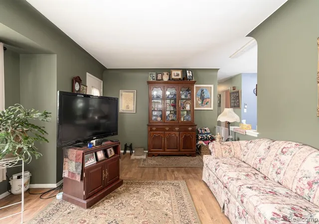 Homes for sale in Flint, MI | 2109 Deerfield Dr, Flint, MI 48532 4019 | MLS# 60996542