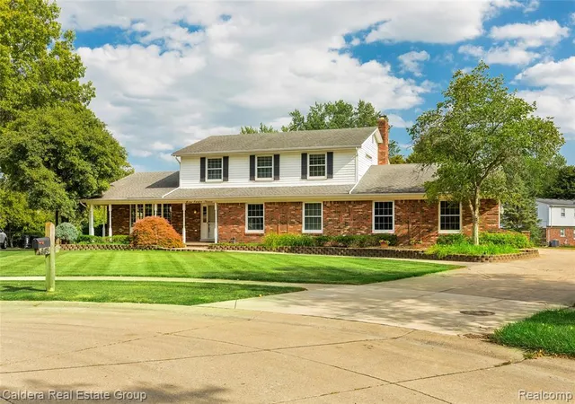 Photo 3 of Single family home for sale at 943 Huntsford Ct, Troy, MI 48084 1617 | MLS# 61023514 | Listing updated on 2026-09-12