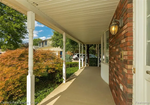 Photo 3 of Sale Pending at 943 Huntsford Ct, Troy, MI 48084 1617 | MLS# 61023514 | Listing updated on 2026-10-12