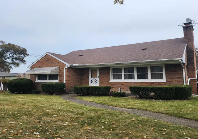 Photo 2 of Sale Pending at 1615 S Jackson St, Bay City, MI 48708 | MLS# 50194492 | Listing updated on 2026-01-29